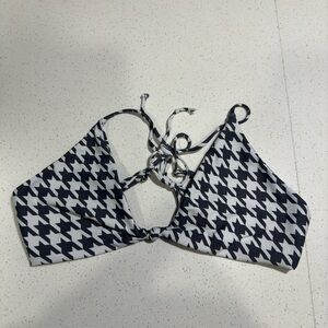 Skatie Trestles Houndstooth Print size large Sarah top